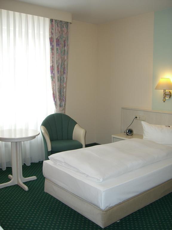Arvena Reichsstadt Hotel Bad Windsheim Zimmer foto